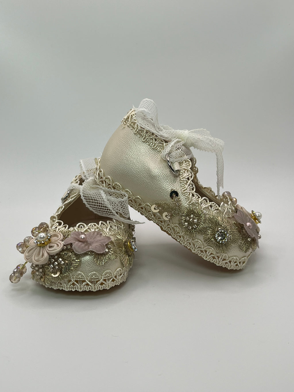 Girls’ Champagne Shoes with Ribbon lace /Zapatos Champagne Niña con Liston