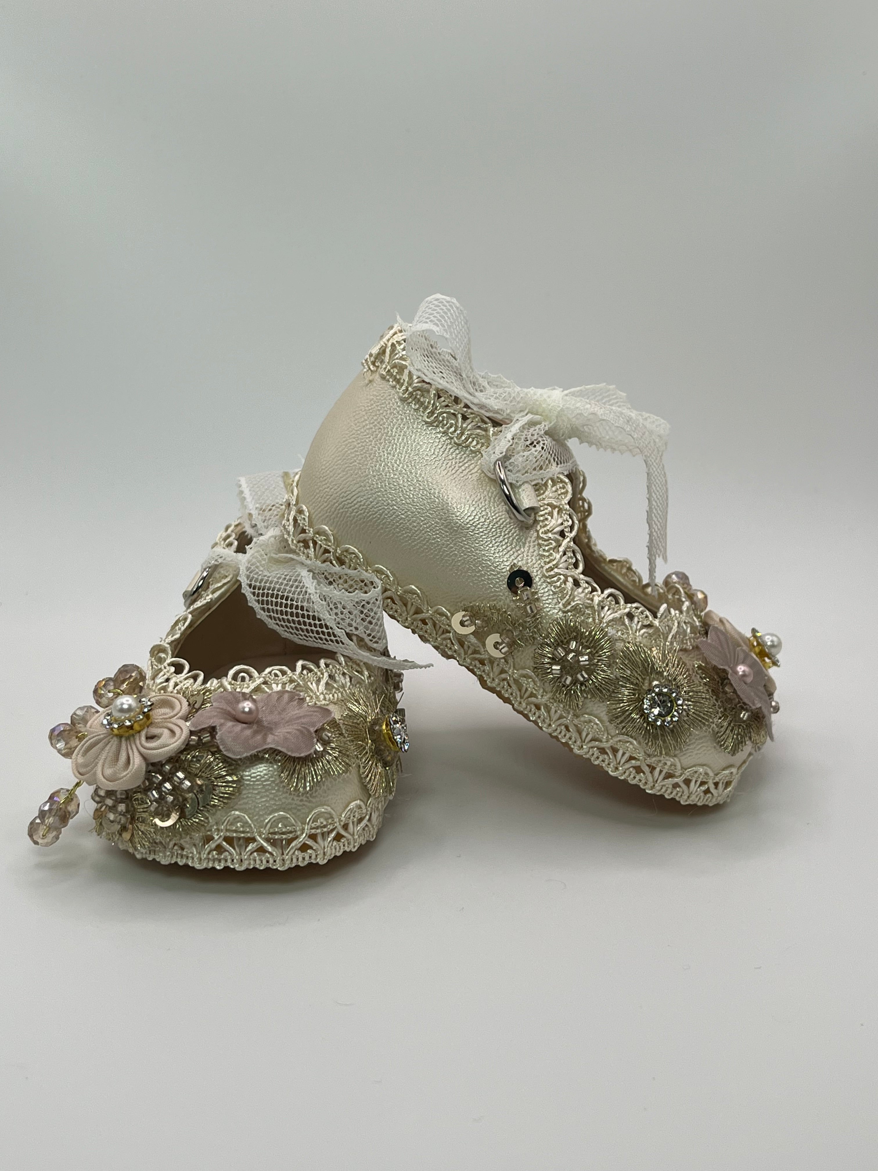 Girls’ Champagne Shoes with Ribbon lace /Zapatos Champagne Niña con Liston