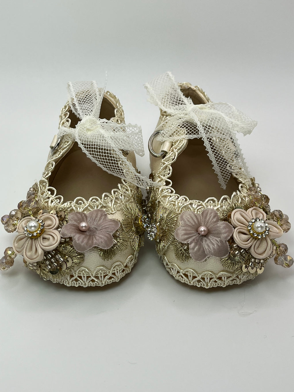 Girls’ Champagne Shoes with Ribbon lace /Zapatos Champagne Niña con Liston