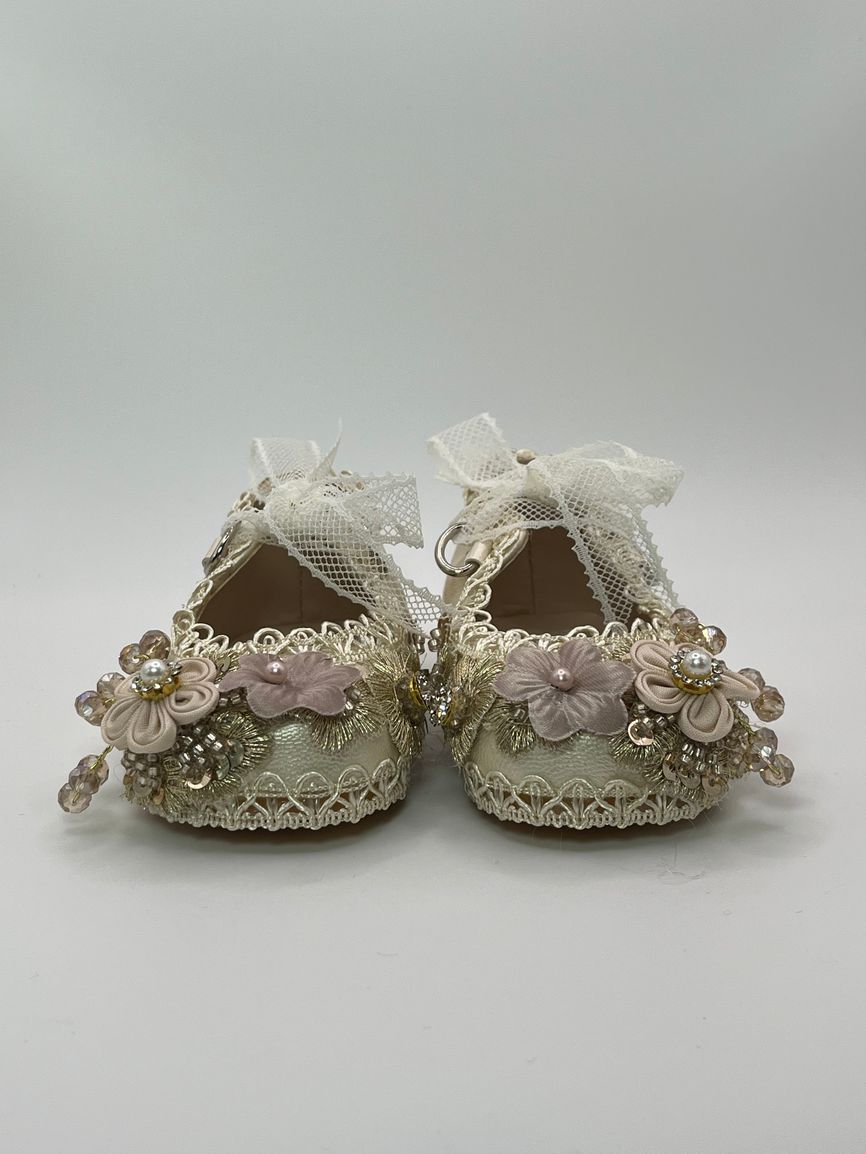 Girls’ Champagne Shoes with Ribbon lace /Zapatos Champagne Niña con Liston