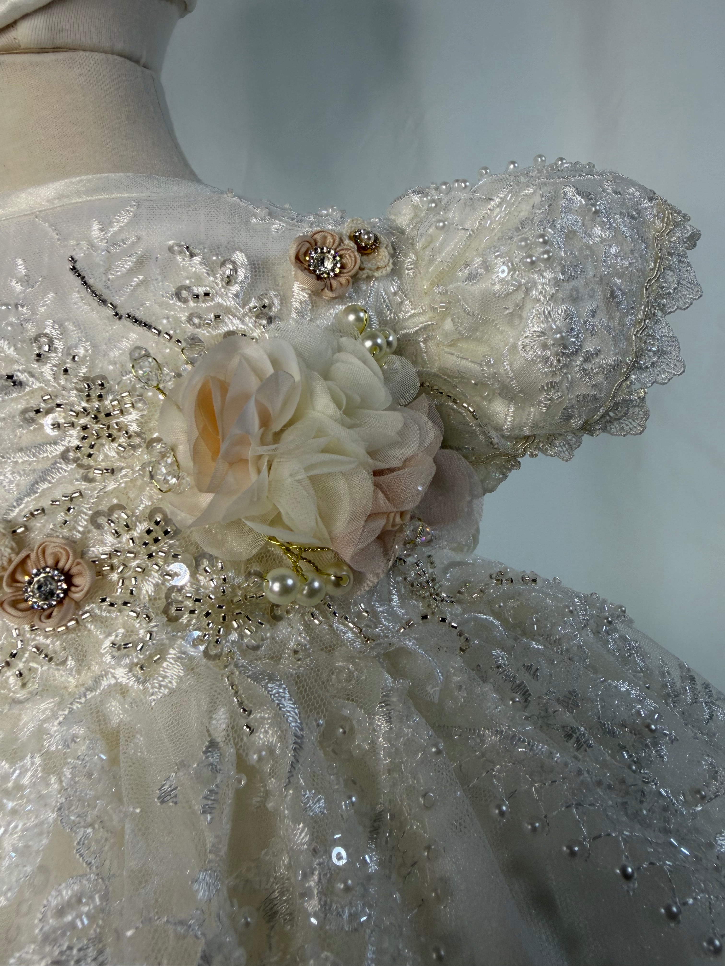 Ropon Juliette en tono Perla / Juliette Baptism Dress in Creamy Ivory