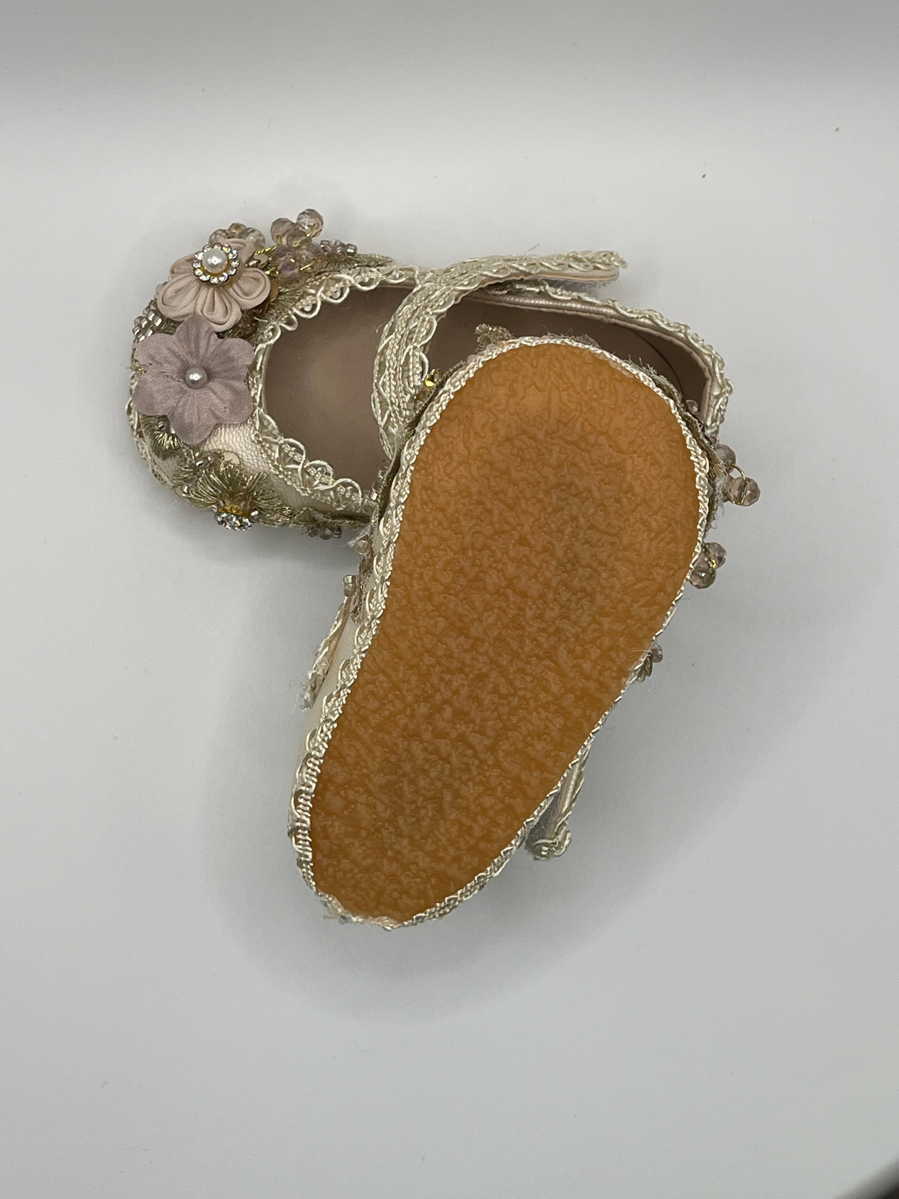 Girls’ Champagne Shoes /Zapatos Champagne Niña