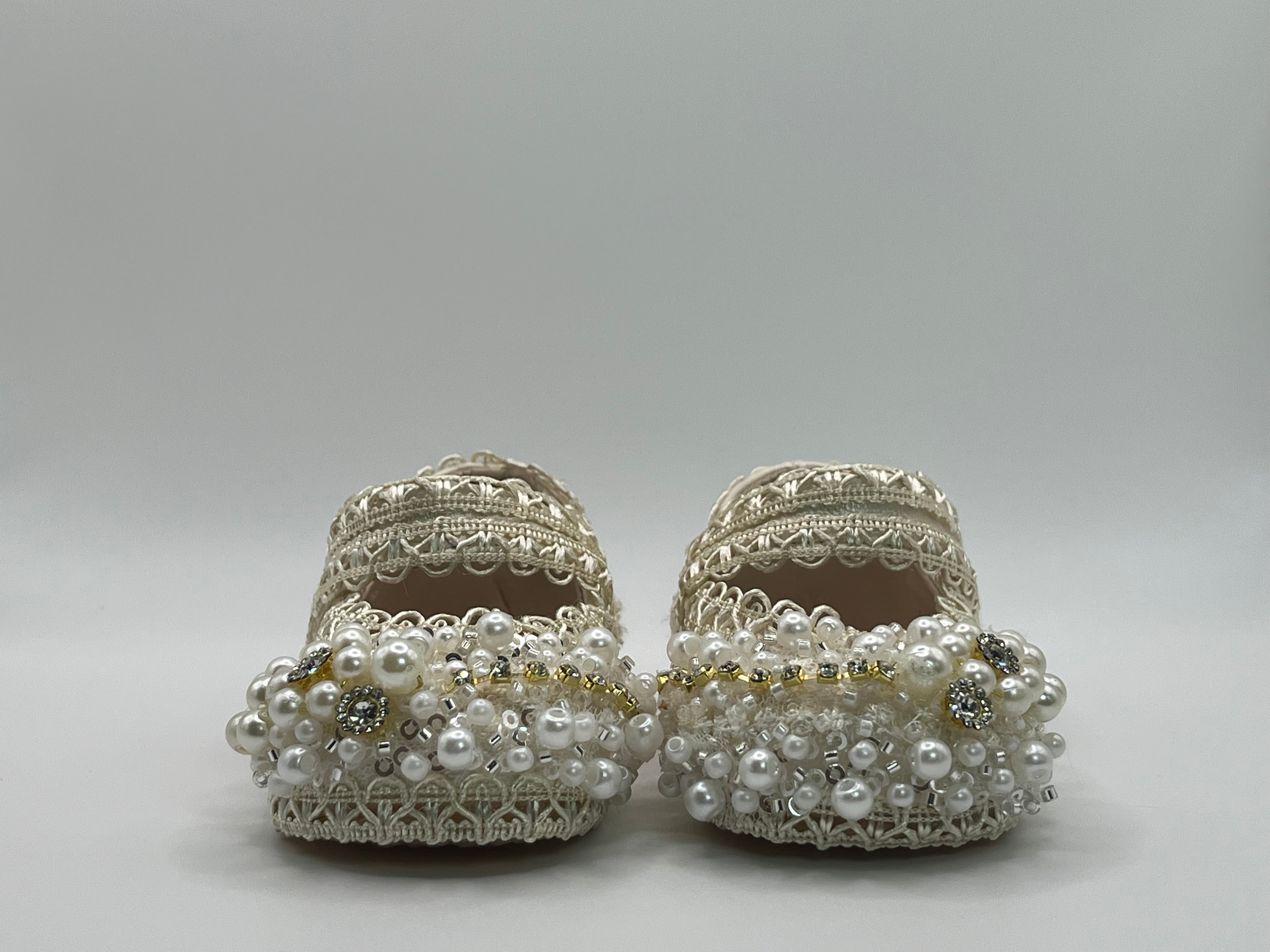 Girls’ Champagne Pearl Shoes with Sole/Zapatos Champagne con Perlas para Niña con Suela
