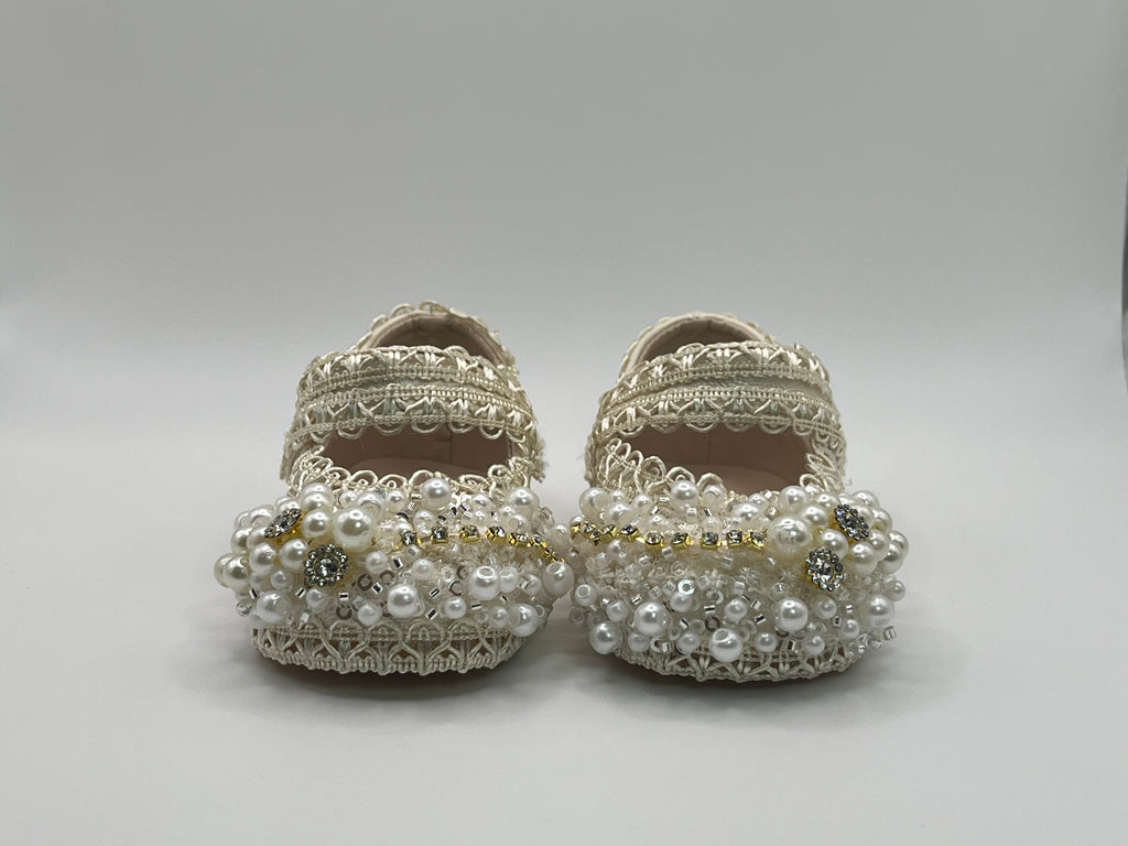 Girls’ Champagne Pearl Shoes with Sole/Zapatos Champagne con Perlas para Niña con Suela