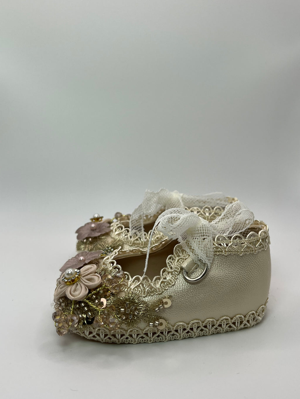 Girls’ Champagne Shoes with Ribbon lace /Zapatos Champagne Niña con Liston