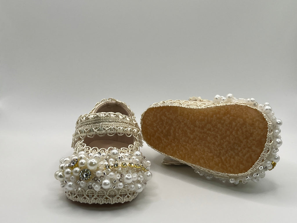 Girls’ Champagne Pearl Shoes with Sole/Zapatos Champagne con Perlas para Niña con Suela