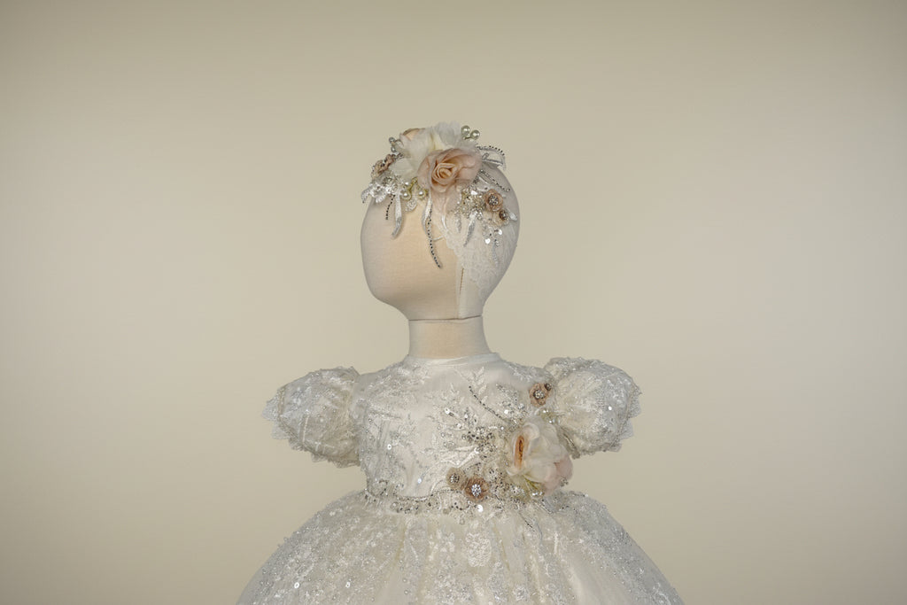 Ropon Juliette en tono Perla / Juliette Baptism Dress in Creamy Ivory