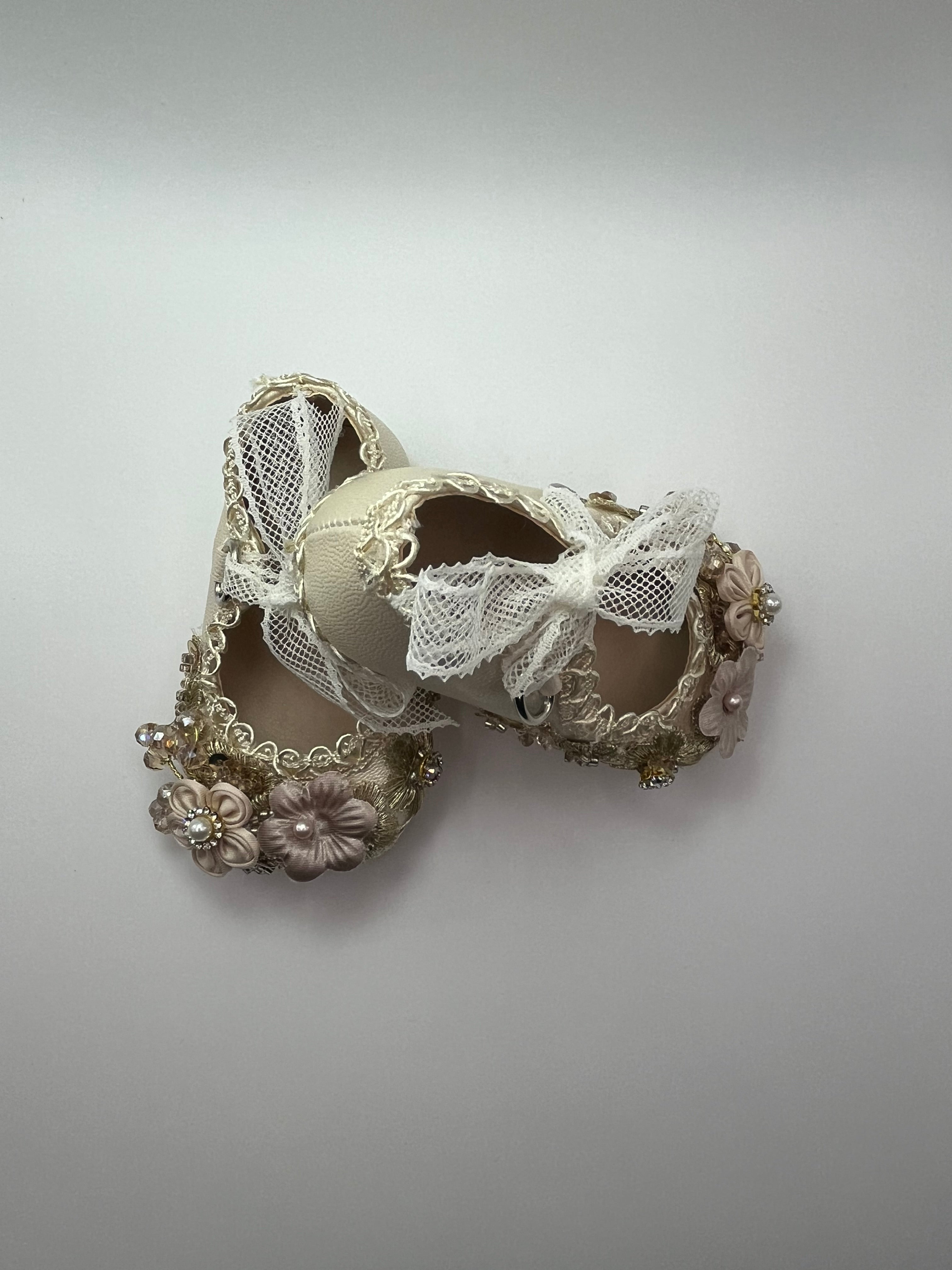 Girls’ Champagne Shoes with Ribbon lace /Zapatos Champagne Niña con Liston