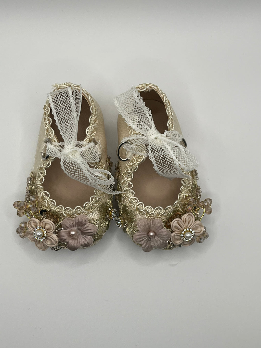 Girls’ Champagne Shoes with Ribbon lace /Zapatos Champagne Niña con Liston