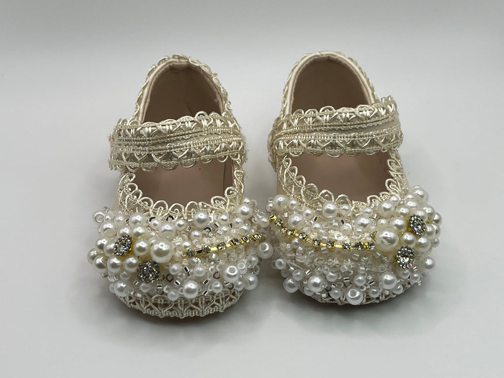 Girls’ Champagne Pearl Shoes with Sole/Zapatos Champagne con Perlas para Niña con Suela