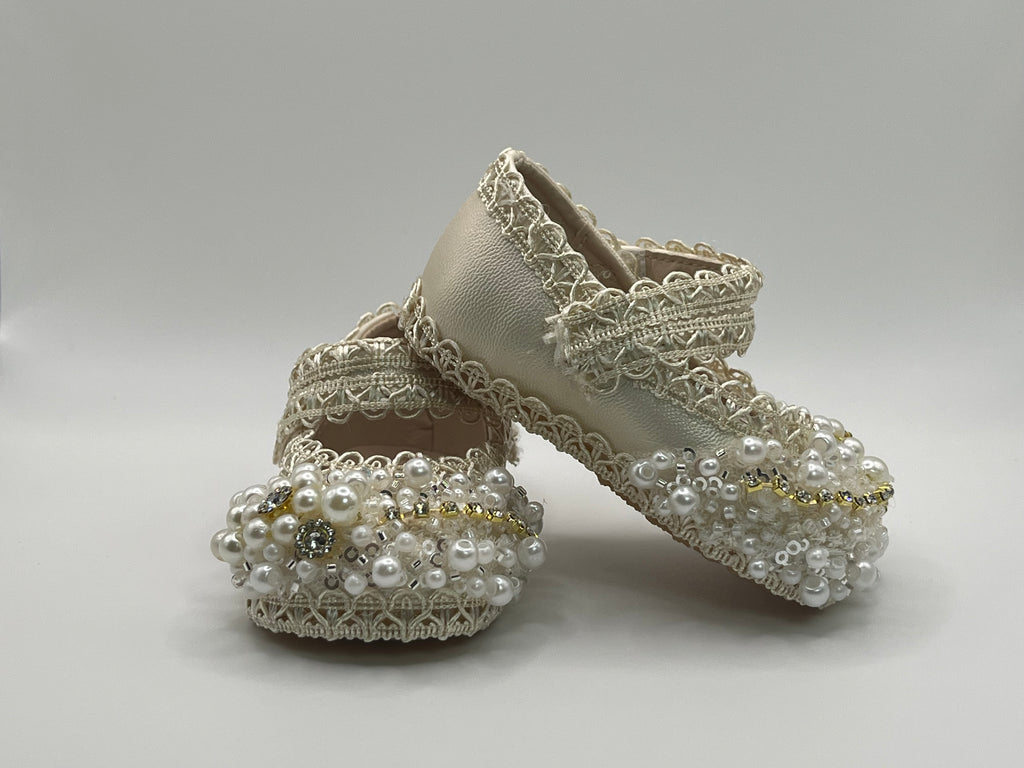 Girls’ Champagne Pearl Shoes with Sole/Zapatos Champagne con Perlas para Niña con Suela