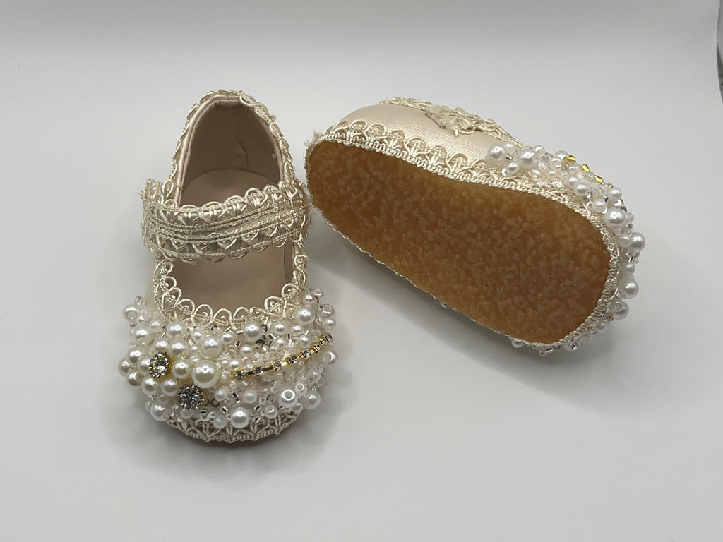Girls’ Champagne Pearl Shoes with Sole/Zapatos Champagne con Perlas para Niña con Suela