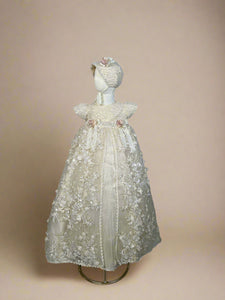 BOMBON BAPTISM DRESS IN CHAMPAGNE/ ROPON BOMBON EN TONO CHAMPAGNE